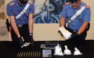 Crotone, oltre 1 kg di cocaina nascosta dietro un muro: arrestati marito e moglie