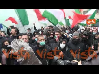 ”Riaperture subito” il grido dei manifestanti di “Io Apro” a Roma