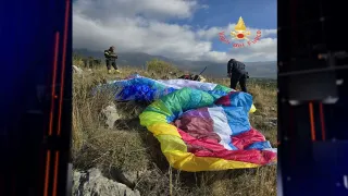 Paramotore si schianta al suolo a Castrovillari: deceduto il pilota