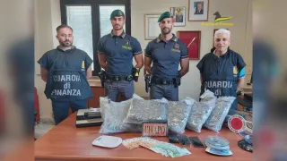 Fermato in auto con 5 kg di marijuana ed 1 di cocaina in casa: arrestato