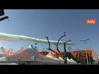 Frecce Tricolori sui cieli di Roma per 98 anniversario aeronautica, il passaggio sopra Roma Termini