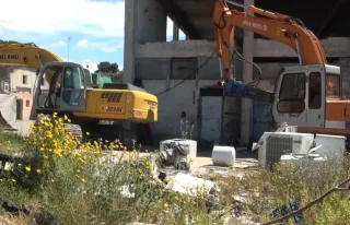 Otto famiglie tra rifiuti e degrado: sgomberato insediamento abusivo a Melito Porto Salvo