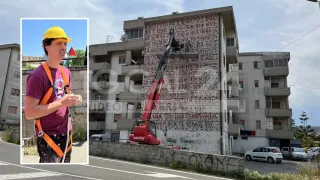Arte, Jorit a Crotone per il murales di Rino Gaetano: iniziano i lavori ai 300 Alloggi (VIDEO)