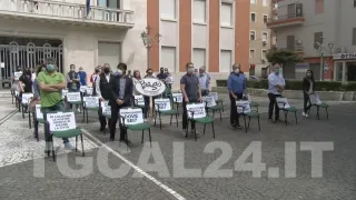 Crotone, scendono in piazza commercianti ed imprenditori: chiedono i fondi delle royalties (VIDEO)