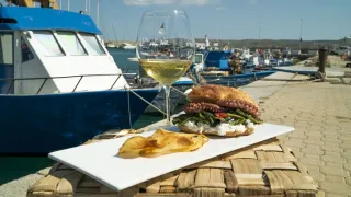 Al Porto Vecchio di Crotone, cibo e atmosfere di un'antica marineria jonica