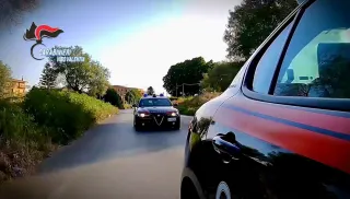 Corpo carbonizzato in un'auto nelle campagne di Ricadi: avviate le indagini