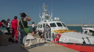 Sbarco di migranti a Crotone: arrestato il presunto scafista