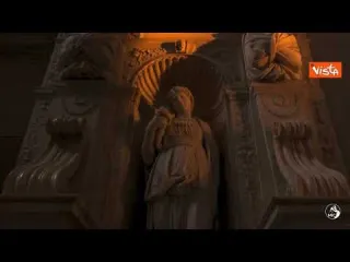 Giochi di luce sul Mosè di Michelangelo. Le immagini