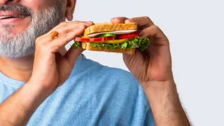 Presunta intossicazione alimentare da botulino: muore 52enne