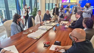Sanità, la Regione riorganizza il 118. Occhiuto: «Faremo un'unica centrale operativa alla Cittadella»