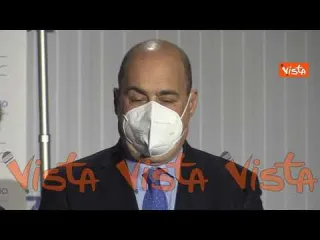 Parte la vaccinazione notturna nell’hub di Fiumicino. Le immagini della visita di Zingaretti