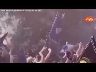 Scudetto Inter, i tifosi accolgono l'arrivo della squadra a San Siro