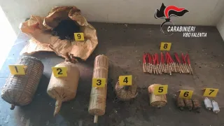 Trovati 30 kg di materiale esplodente in un casolare privato nel Vibonese: denunciato il proprietario