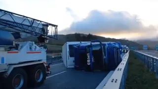 Tir si ribalta in autostrada tra Campotenese e Mormanno: chiuso il tratto
