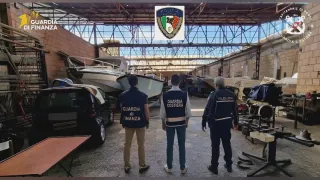 Capannone trasformato in rimessaggio abusivo: sequestro e denunce