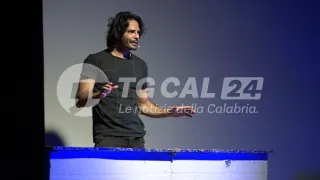 Marco Bocci ed il mito di Ayrton Senna in scena a Crotone con "Lo Zingaro"