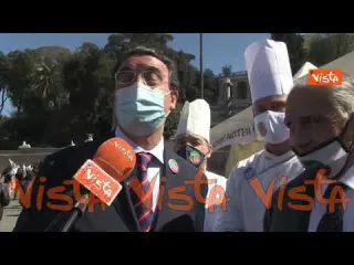“Ascoltate chi lavora ogni giorno”. Le partite Iva in protesta a Piazza del Popolo