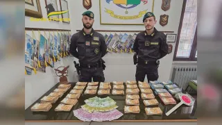 Scoperti e sequestrati 250mila euro nascosti in un'auto sulla ss 106