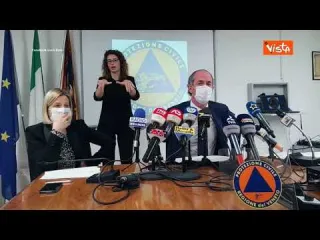 Vaccini, l’appello di Zaia ai 50enni: “Correte a prenotarvi. 60mila dosi ancora disponibili”