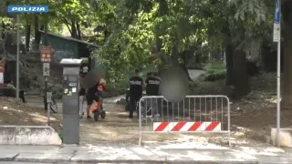 Arrestato 21enne e denunciati tre minorenni a Reggio per spaccio