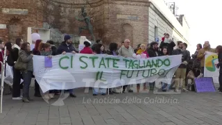 Tagli ai fondi per il contrasto ai disturbi alimentari: scatta la protesta