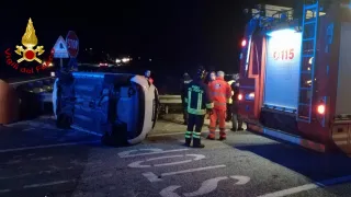 Incidente stradale sulla ss 106 nel Crotonese: ferito un automobilista
