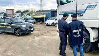 Sequestrati sedici mezzi pesanti ad una ditta di Lamezia Terme