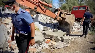 Discarica abusiva ed animali tenuti in pessime condizioni trovati in un'azienda agricola nel Vibonese