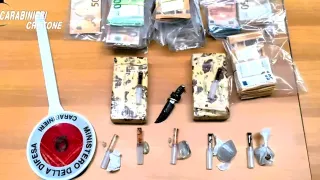 Crotone, sequestrati un chilo di eroina e oltre 60mila euro: tre arresti