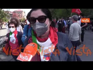 I manifestanti al presidio antifascista di Milano: “Azzardato paragonare guerra e pandemia”