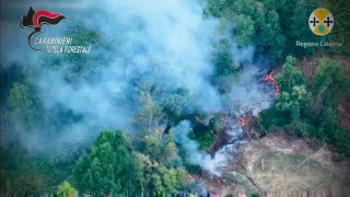 Filmato da un drone mentre appicca un incendio: arrestato 49enne