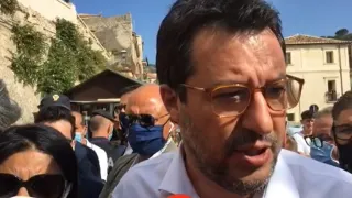 Salvini da Tropea: «Servono soldi per le imprese e per gli imprenditori del turismo»