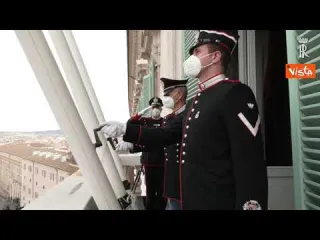 Giornata per le vittime del Covid, al Quirinale bandiere a mezz'asta. Le immagini