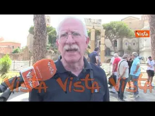 Manifestazione Taxi a Roma, i tassisti: “Uber concorrenza sleale, app in mano a multinazionali”