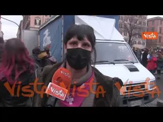 “Italia in zona fucsia, libera dal patriarcato”. Il presidio di Non una di meno per l’8 marzo