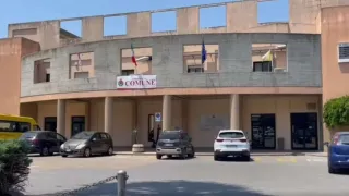 Gioia Tauro: lancia una bottiglia molotov nell'Ufficio tributi del Comune