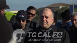 Protesta agricoltori a Crotone, il vescovo Panzetta: "A rischio il futuro di tutti"