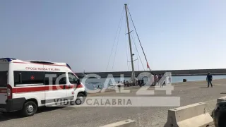 Crotone, tre sbarchi di migranti in un giorno: approdate oltre 200 persone