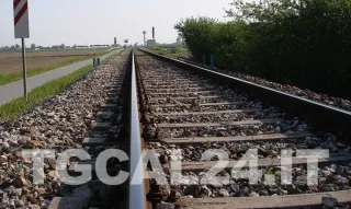 Travolto da un treno mentre assiste ai fuochi d'artificio: morto 27enne ad Amantea