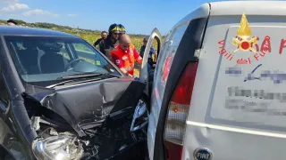 Incidente stradale a Crotone: coinvolte tre vetture, due i feriti (VIDEO)