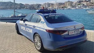 Crotone, droga in casa: un arresto e una denuncia della Polizia