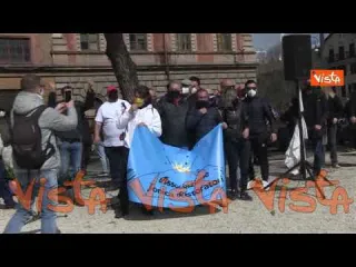 “Lavoro, lavoro!” il grido dei manifestanti riuniti al Circo Massimo