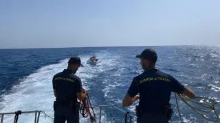 Guardia di Finanza salva una imbarcazione in avaria a Le Castella