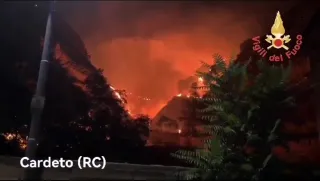 Gli incendi del 25 luglio mietono una seconda vittima: morto a Napoli dopo il rogo a Cardeto