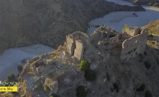 In visita al castello di Amendolea, dove il tempo sembra essersi fermato (video)