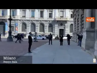Commemorazione vittime Covid, il minuto di silenzio dei comuni d'Italia nel video di Anci