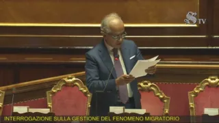Migranti, Piantedosi: «Dopo Cutro arrestati 100 trafficanti»