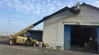 Porto di Crotone: al via i lavori di demolizione di due fatiscenti edifici interni all’area portuale