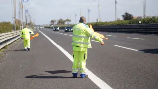 Incidente auto-bici sulla Statale 106 a Cropani: muore ciclista