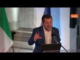 Salvini: Accettare la sfida dell'intelligenza artificiale